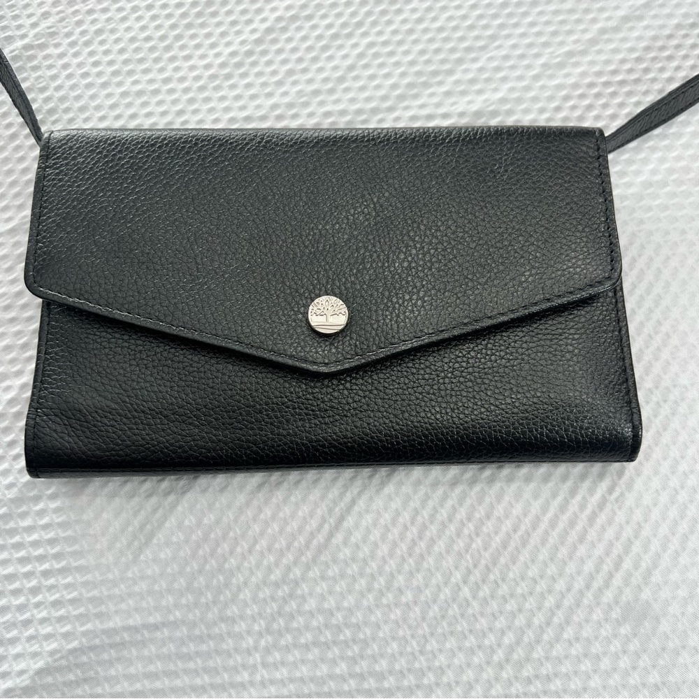 Timberland women’s Rfid Leather Crossbody Wallet Phone Bag